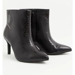 Torrid black snakeskin bootie heels sz 8